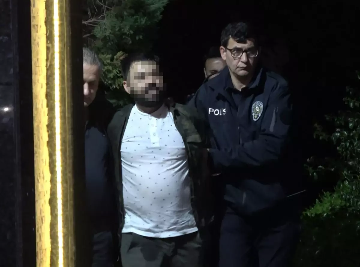 Antalya'da Psikolojik Sorunları Olan Genç, Aile Üyelerini Kilitleyip Balkona Çıktı