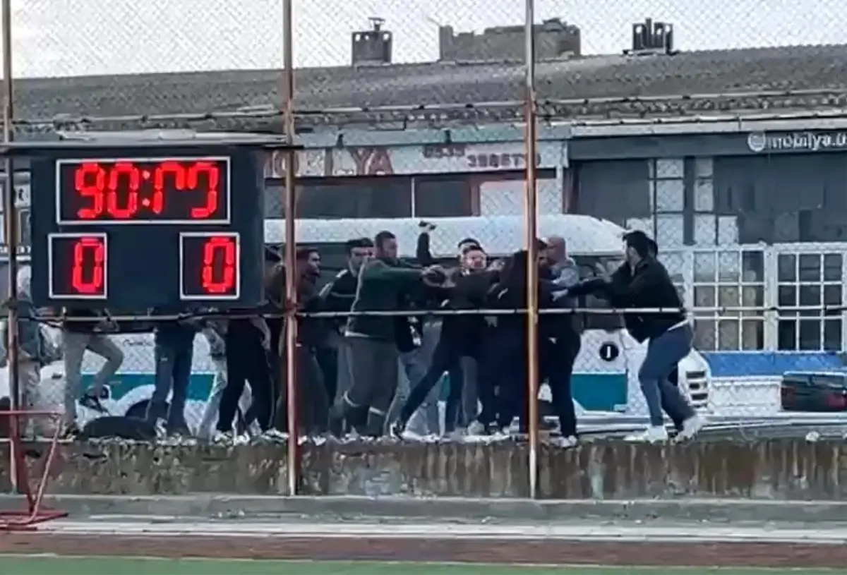Balıkesir'de Futbol Maçı Sonrası Taraftar Kavgası