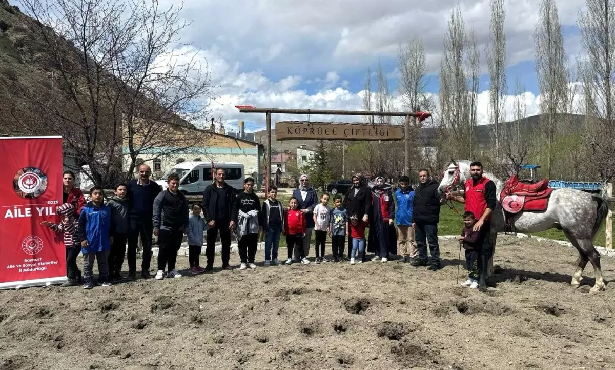 Bayburt'ta şehit yakınları için at binme ve ok atma etkinliği düzenlendi