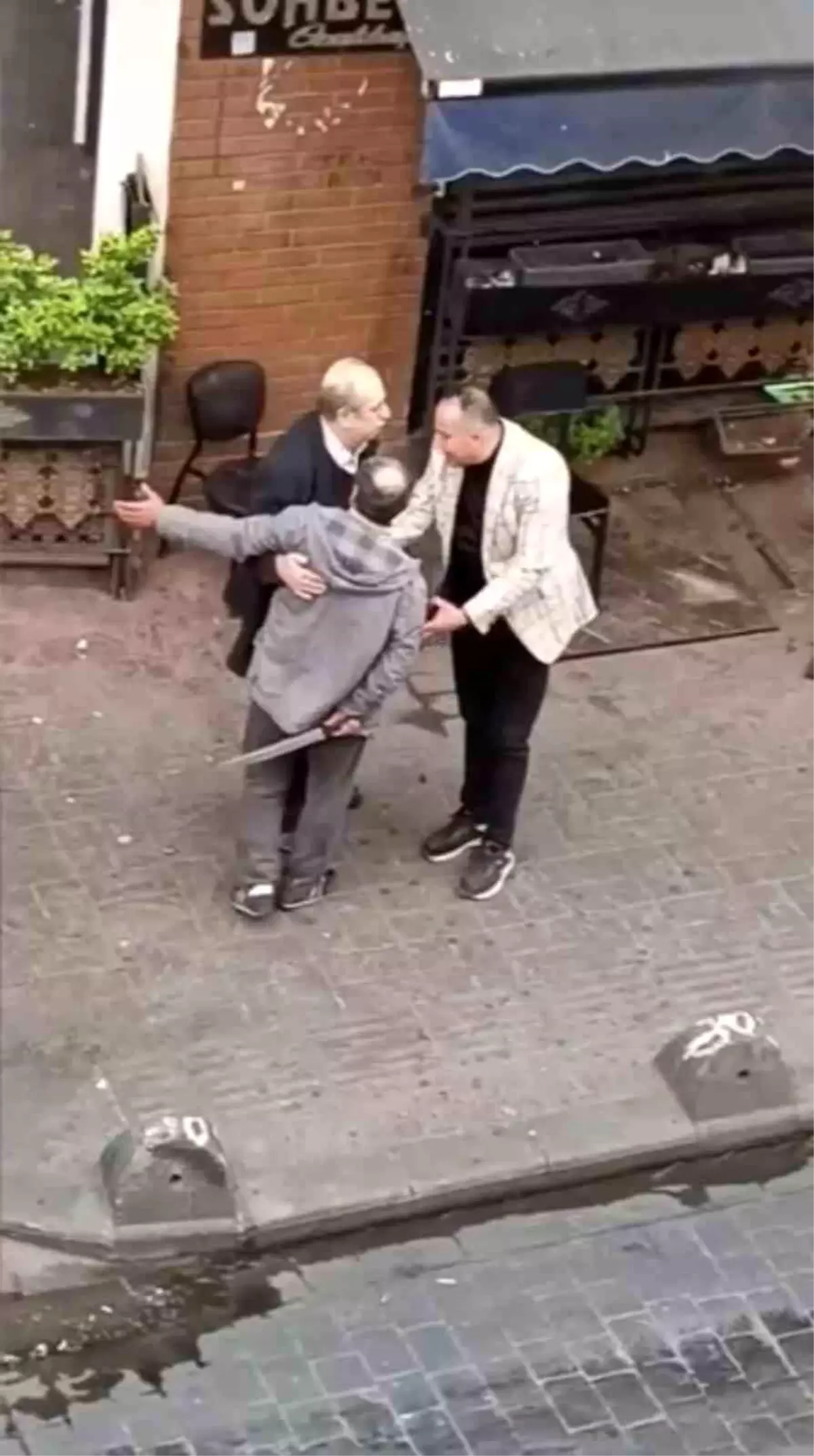 Beyoğlu'nda Döner Bıçağıyla Saldırı: Şüpheli Tutuklandı