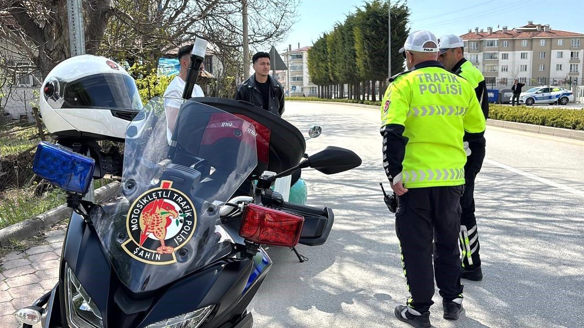 Bolu'da Trafik Denetimlerinde 3 Bin 218 Araç ve Sürücüye Ceza