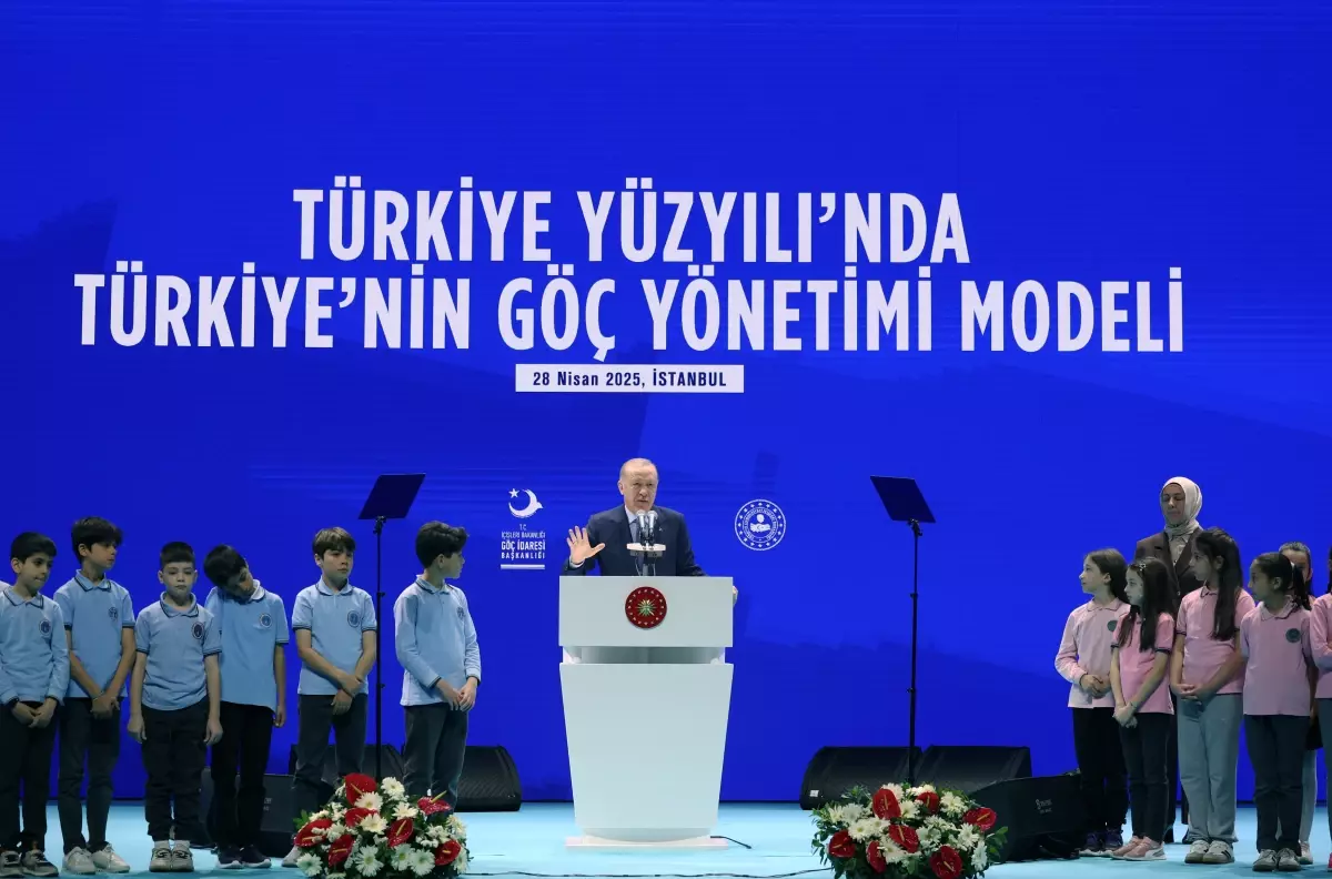 Cumhurbaşkanı Erdoğan: Türkiye'de toplam 4 milyon 33 bin göçmen var / Geniş haber