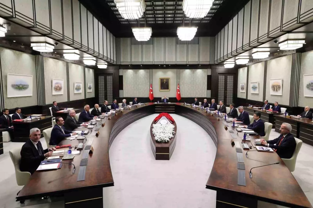 Cumhurbaşkanlığı Kabinesi, Cumhurbaşkanı Recep Tayyip Erdoğan başkanlığında Cumhurbaşkanlığı Külliyesi'nde toplandı.