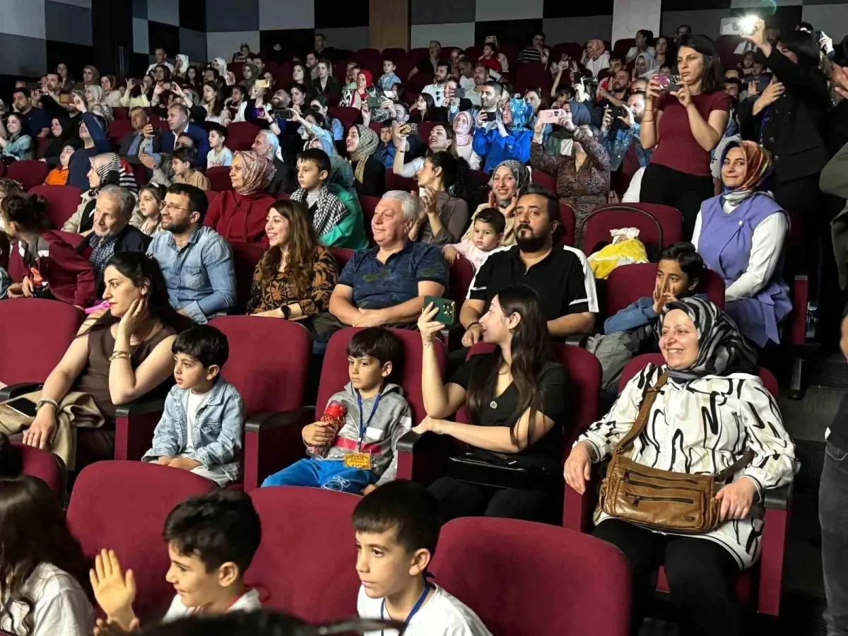 Diyarbakır'da 'Masal Diyarı' Çocuk Festivali Coşkuyla Başladı