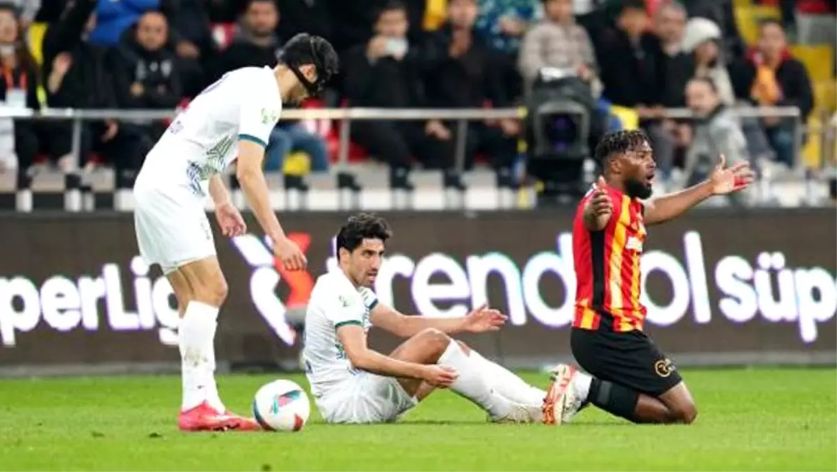 Kayserispor'un Duckens Nazon'u Cezalı Duruma Düştü
