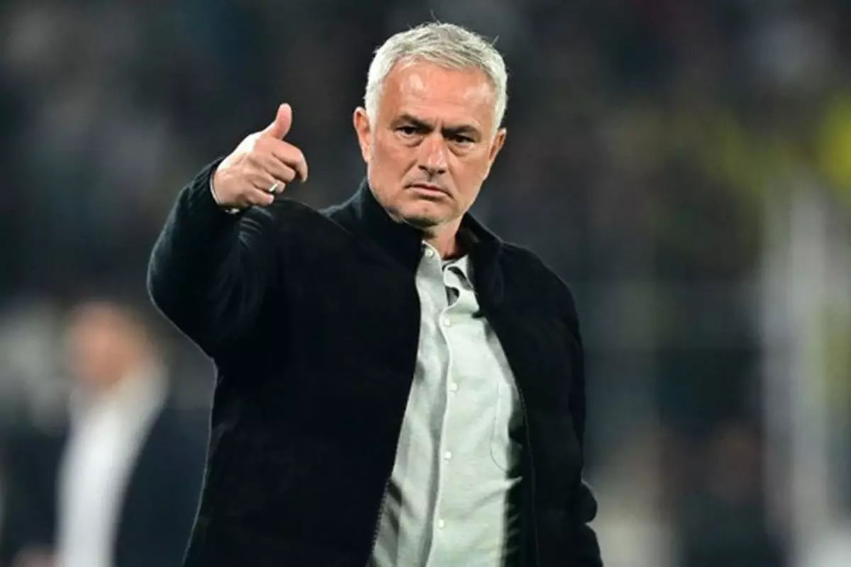 Dünyaca ünlü eski futbolcu, Mourinho'yu Premier Lig'e çağırdı
