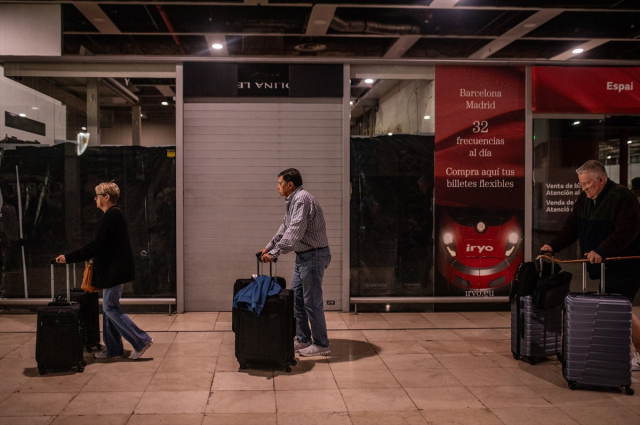 Elektriklerin kesildiği İspanya'da OHAL ilan edildi