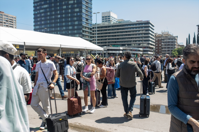 Elektriklerin kesildiği İspanya'da OHAL ilan edildi