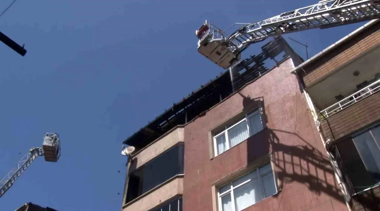 Gaziosmanpaşa'da Yangın: Bir Kişi Hastaneye Kaldırıldı