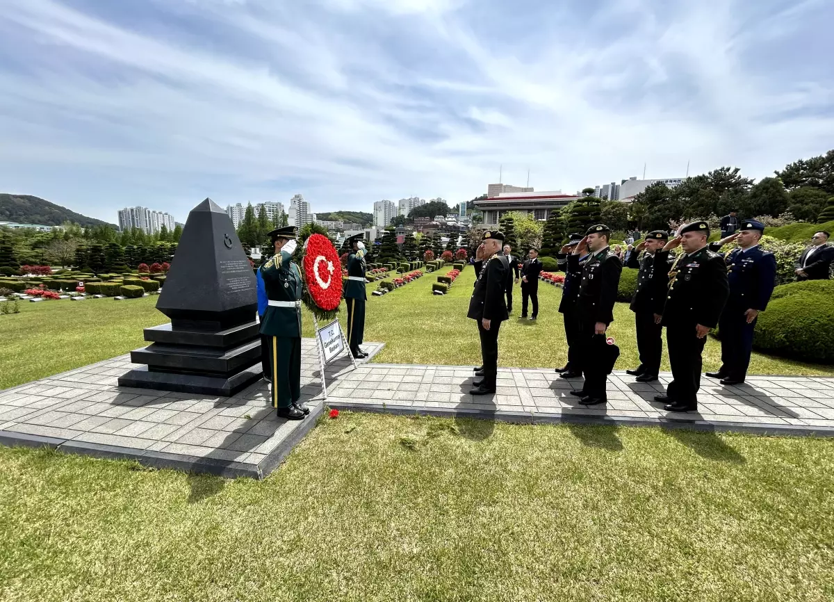 GENELKURMAY Başkanı Orgeneral Metin Gürak, Busan Türk Şehitliği'ni ziyaret etti