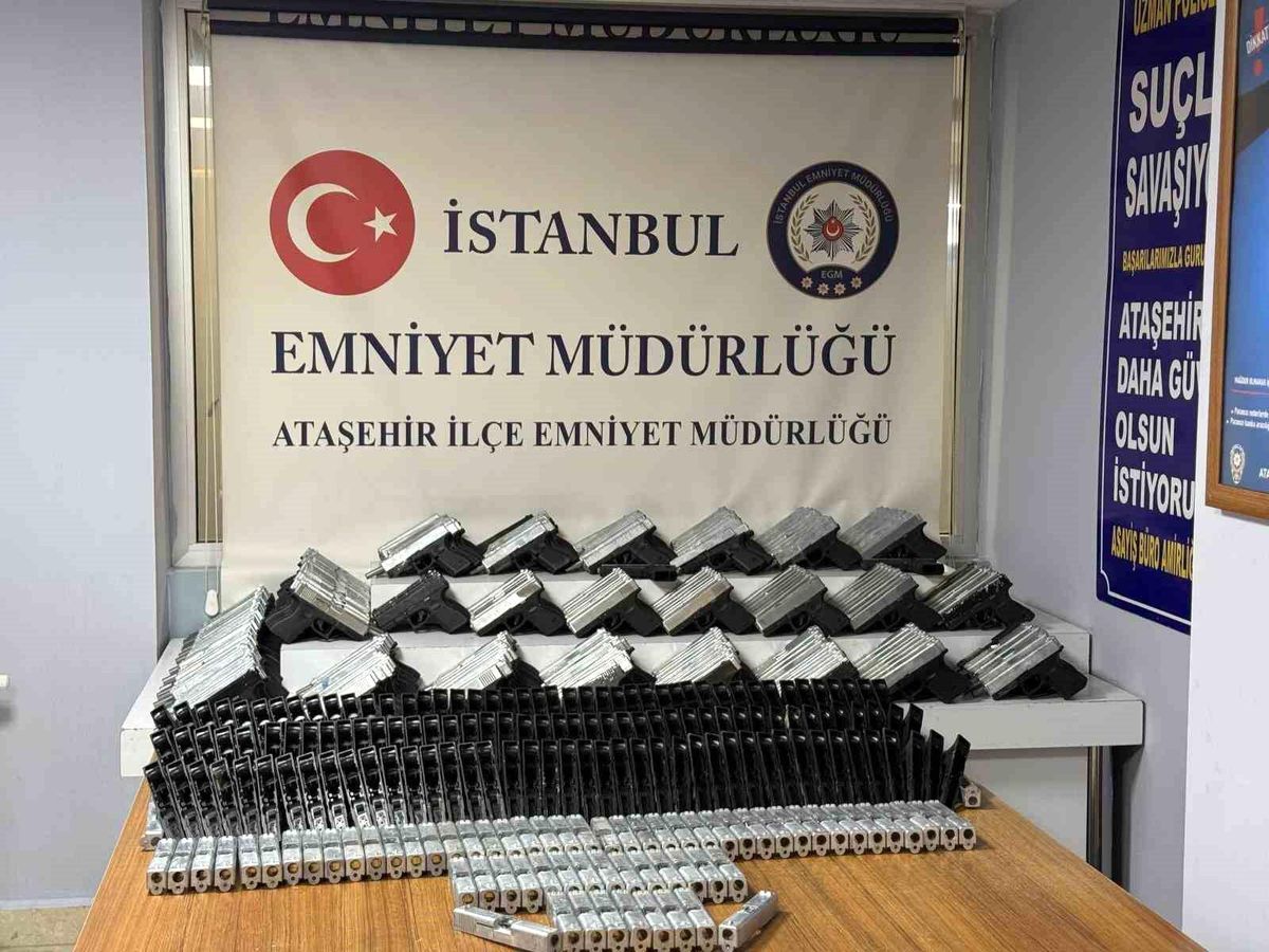 İstanbul'da Yasa Dışı Silah Ticareti Operasyonu: 313 Tabanca Ele Geçirildi