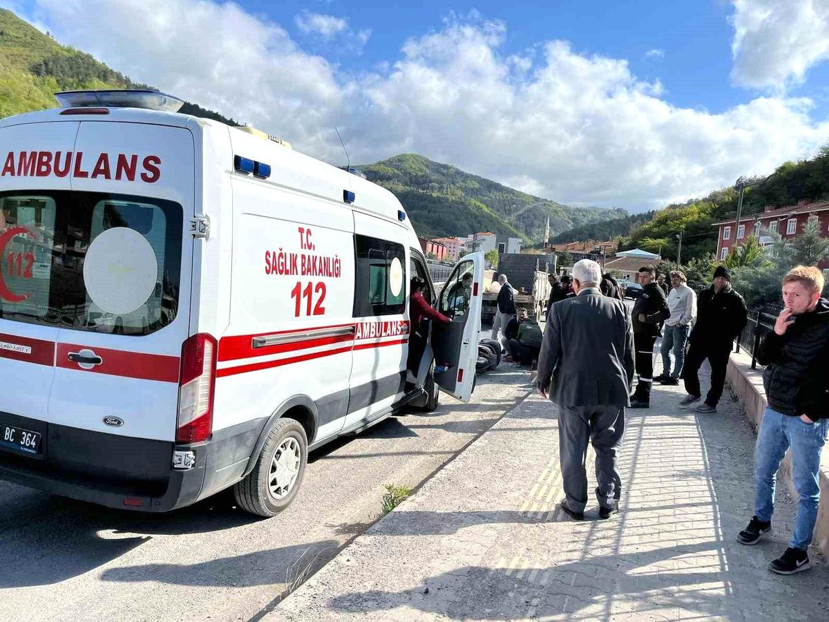 Kastamonu'da motosiklet kamyona çarptı: 1 yaralı