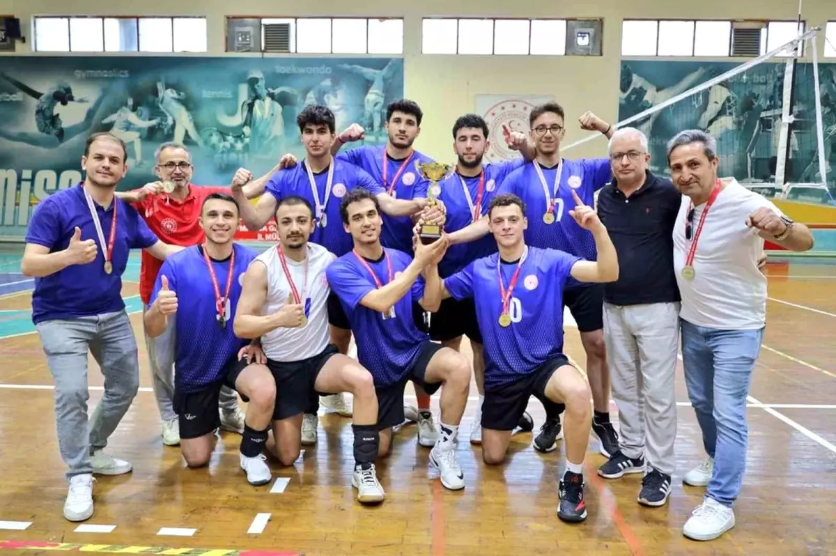 YURTLİG Erkekler Ege Bölge Birinciliği Voleybol Müsabakaları Sona Erdi
