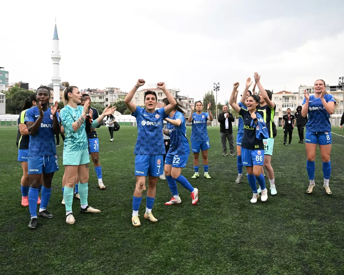 Oltu'daki Kırmızı Tepelerde Gökkuşağı Manzarası