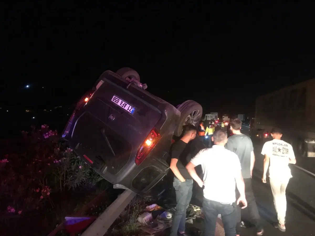 Osmaniye'de TIR'a Arkadan Çarpan Otomobilde 5 Yaralı