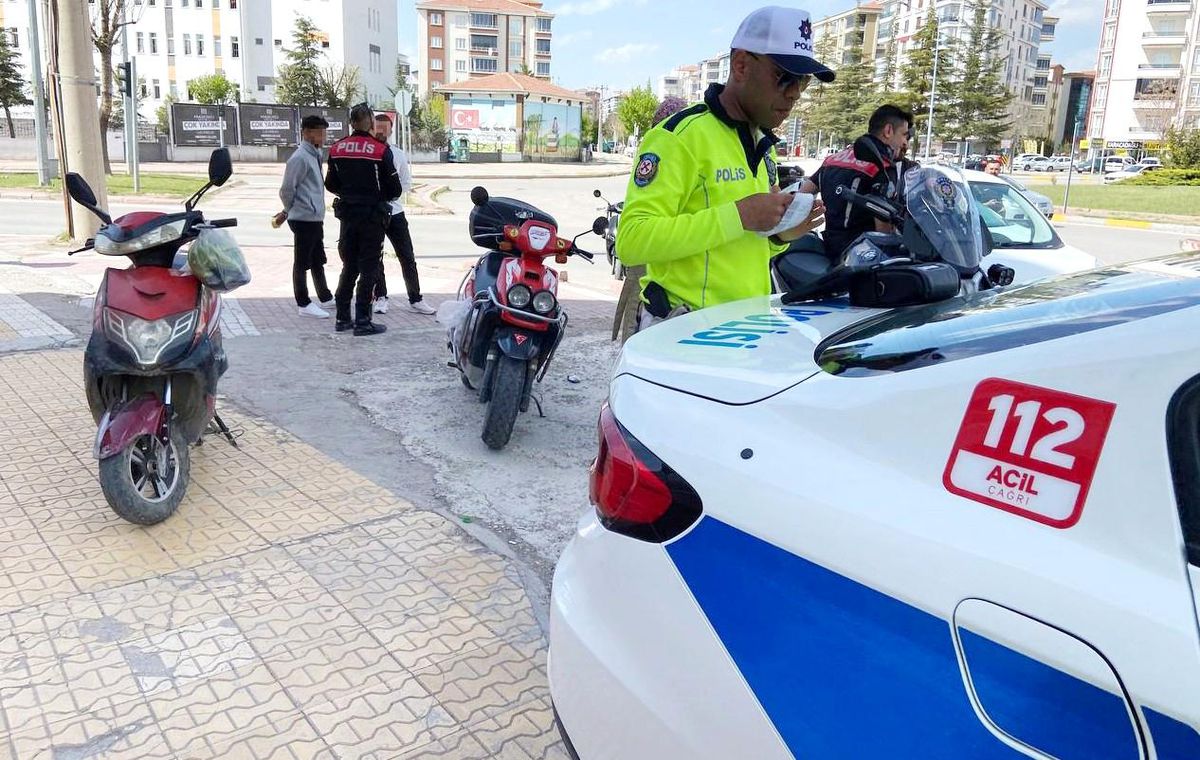 Aksaray'da Kasksız ve Ehliyetsiz Motosiklet Sürüsüne 35 Bin Lira Ceza