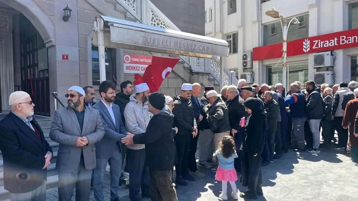 Türkeli'de Hacı Adayları Kutsal Yolculuğa Uğurlandı