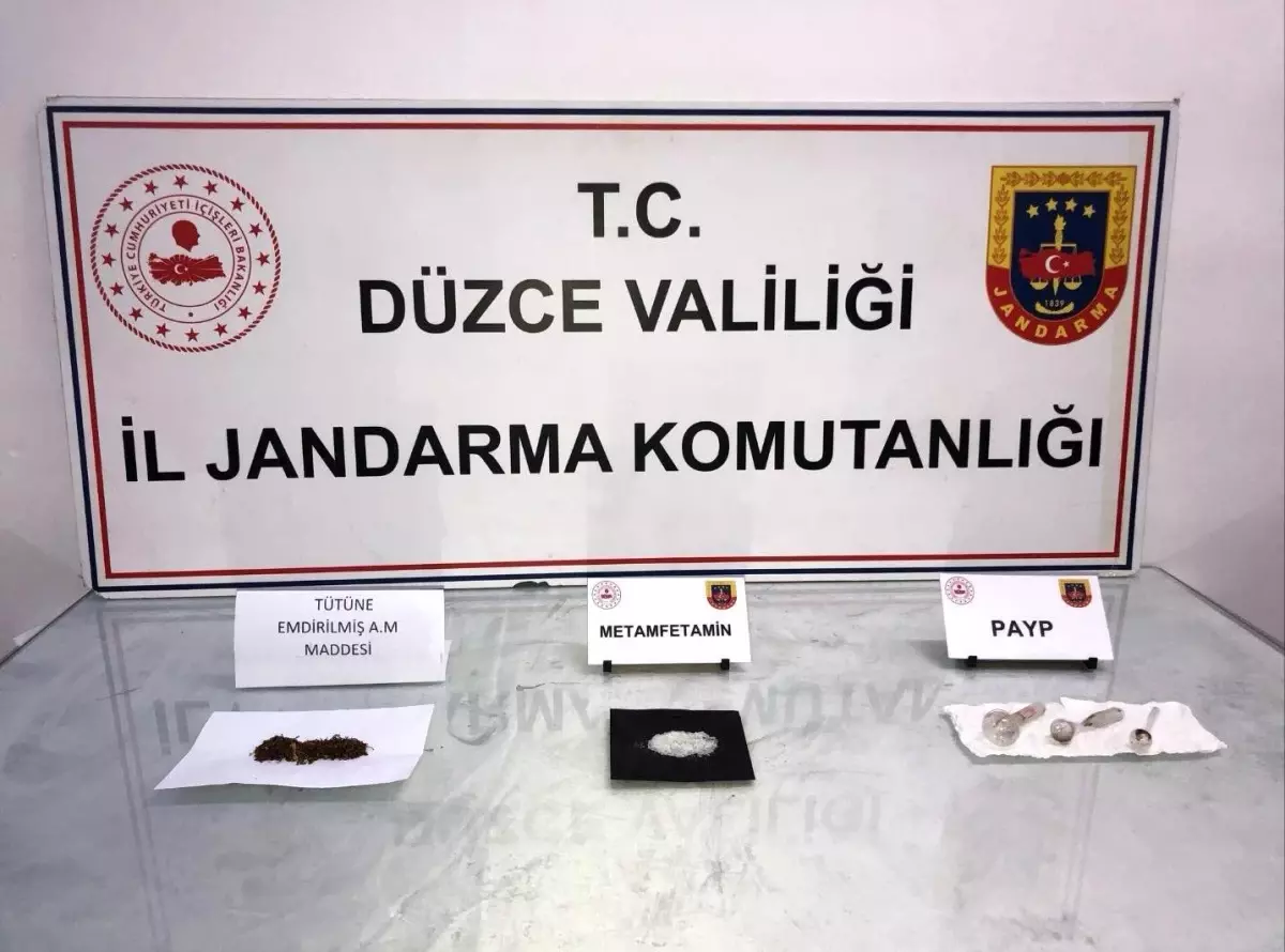 Düzce'de Jandarma Uyuşturucu Maddeyle İlgili Operasyon Yapıldı
