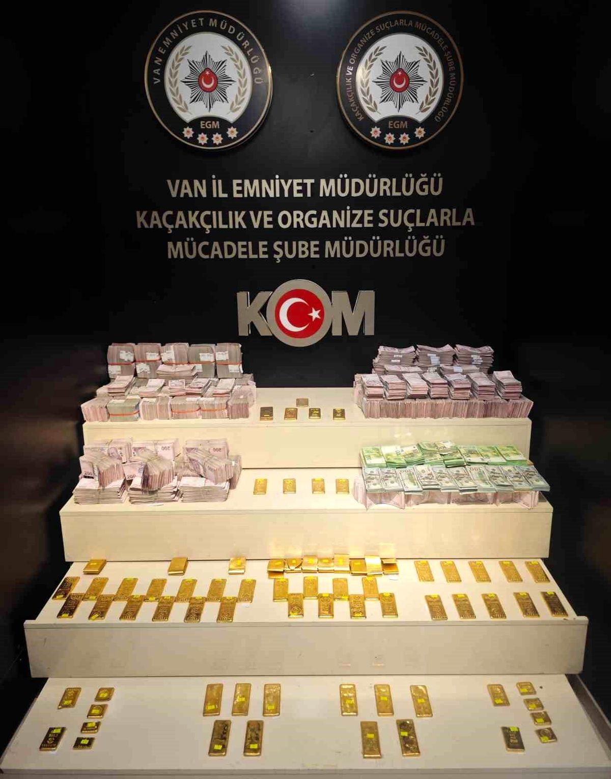 Van'da Gümrük Kaçağı 66 Kilo Altın ve Milyonlarca Dolar Ele Geçirildi