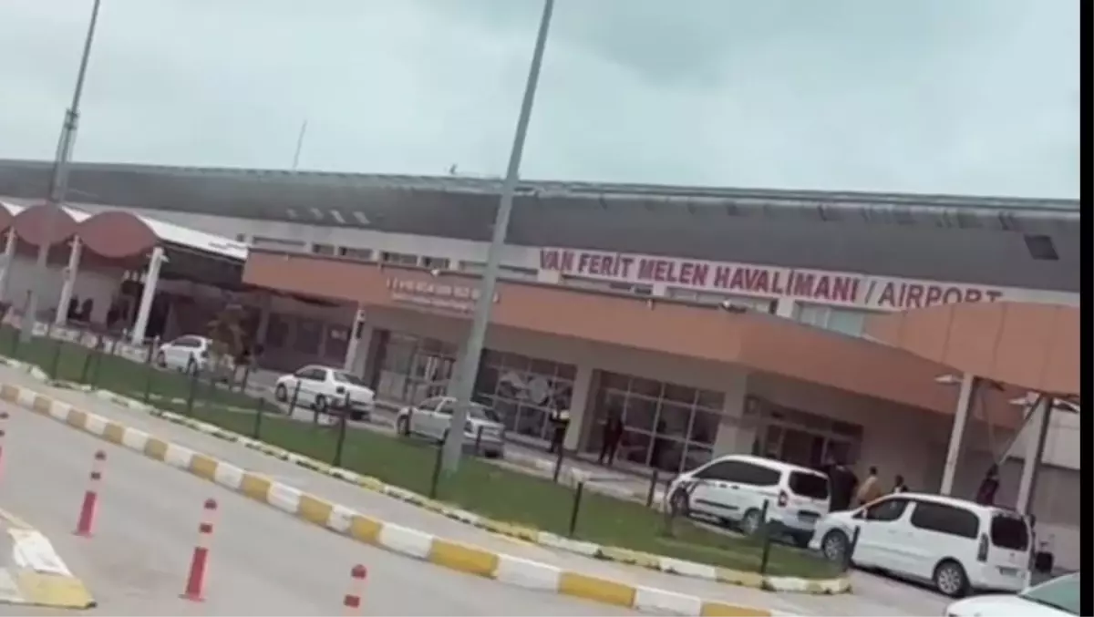 Van Havalimanı'nda Kaçak Altın ve Para Ele Geçirildi