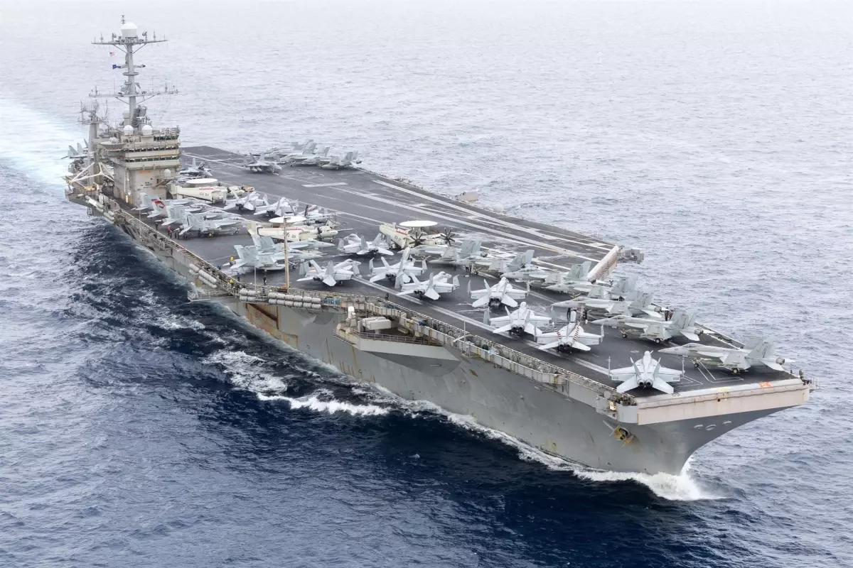 USS Harry S. Truman Gemisinden Savaş Uçağı Kızıldeniz'e Düştü