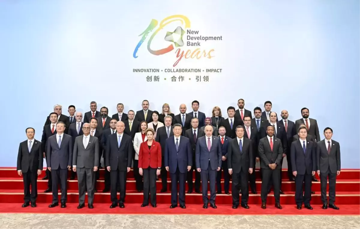 Xi Jinping Yeni Kalkınma Bankası'nı Ziyaret Etti