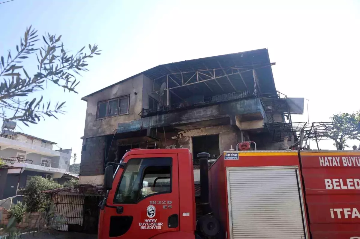Yangın Korkuttu: Hatay'da Apartman Dairesi Alevlere Teslim Oldu