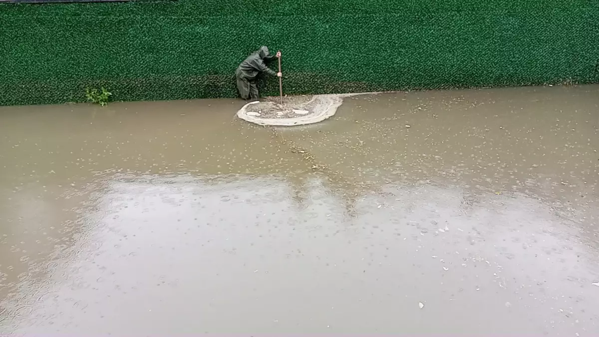 Nazilli'de Sağanak Yağış Hayatı Olumsuz Etkiledi
