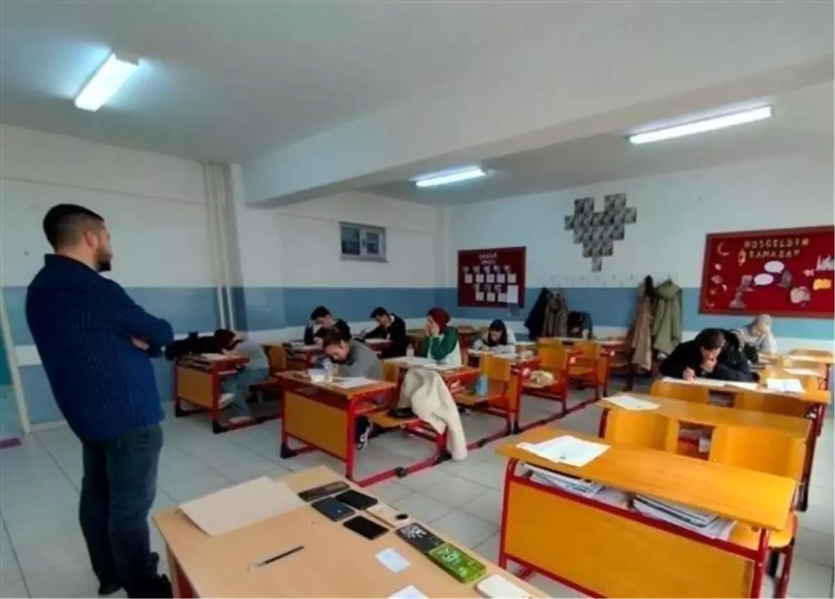 Bilecik'te Umre Ödüllü Gençlik Bilgi Yarışması Yapıldı