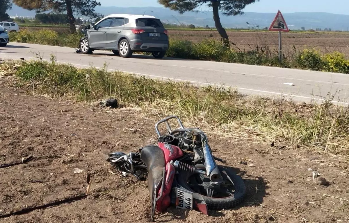 Bursa'da Motosiklet ve Otomobil Kafa Kafaya Çarpıştı: 1 Ölü
