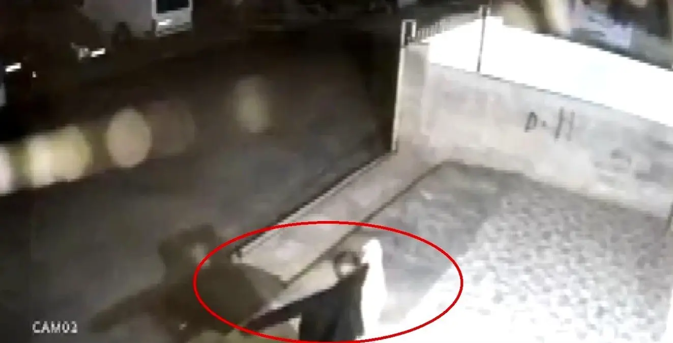Hatay'da Motosiklet Hırsızlığı Güvenlik Kamerasında