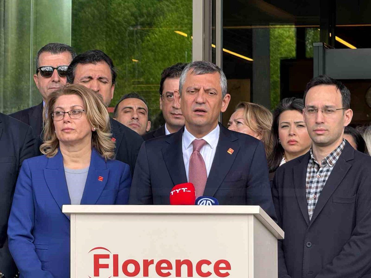 Özgür Özel, Sırrı Süreyya Önder'i Hastanede Ziyaret Etti