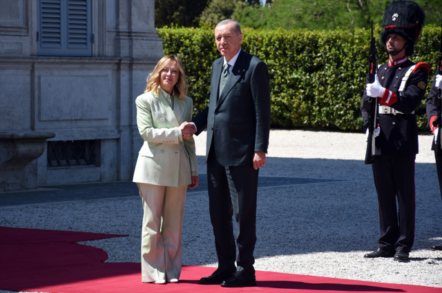 Cumhurbaşkanı Erdoğan İtalya'da Başbakan Meloni ile görüştü Cumhurbaşkanı Erdoğan İtalya'da Başbakan Meloni ile görüştü