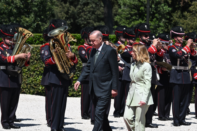 Cumhurbaşkanı Erdoğan İtalya'da Başbakan Meloni ile görüştü Cumhurbaşkanı Erdoğan İtalya'da Başbakan Meloni ile görüştü