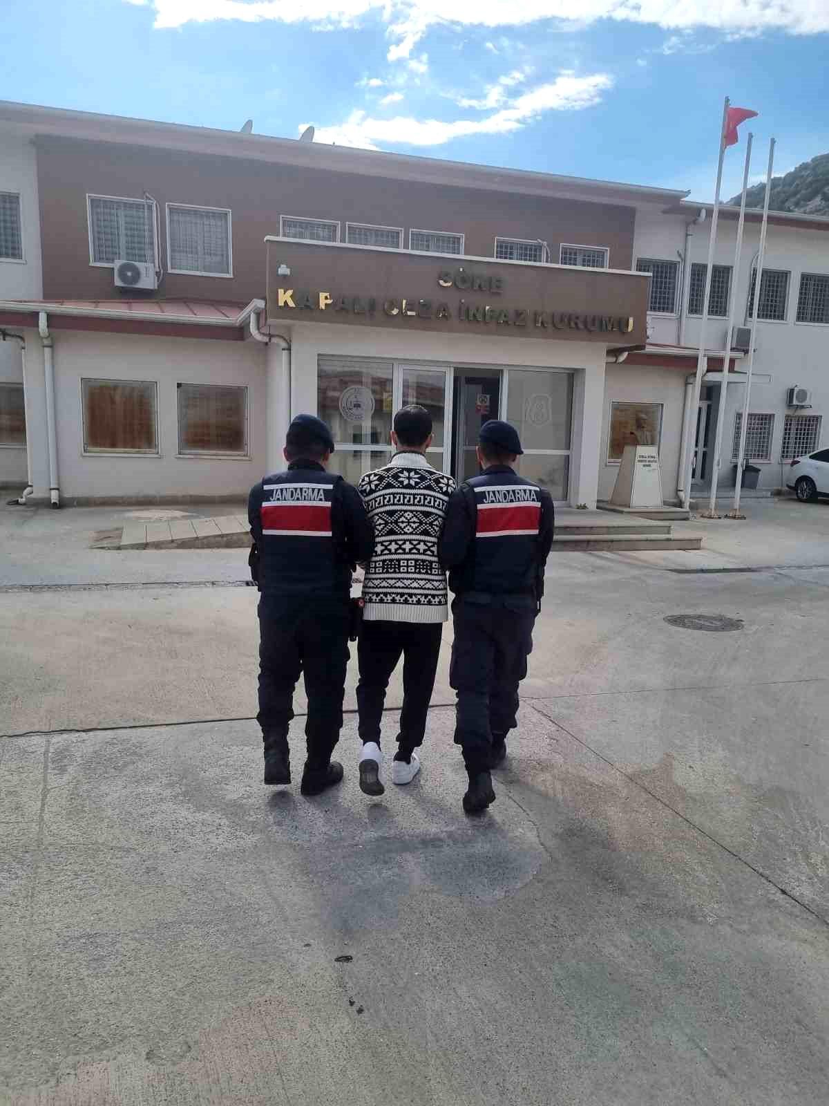 Kuşadası'nda Dolandırıcılık Suçundan Aranan Şahıs Yakalandı