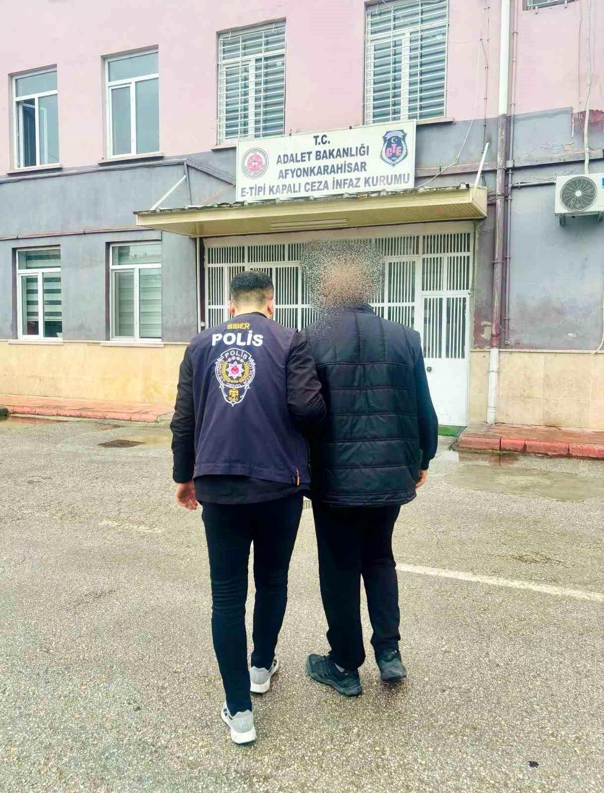 Dolandırıcılık Suçundan Aranan Şahıs Yakalandı
