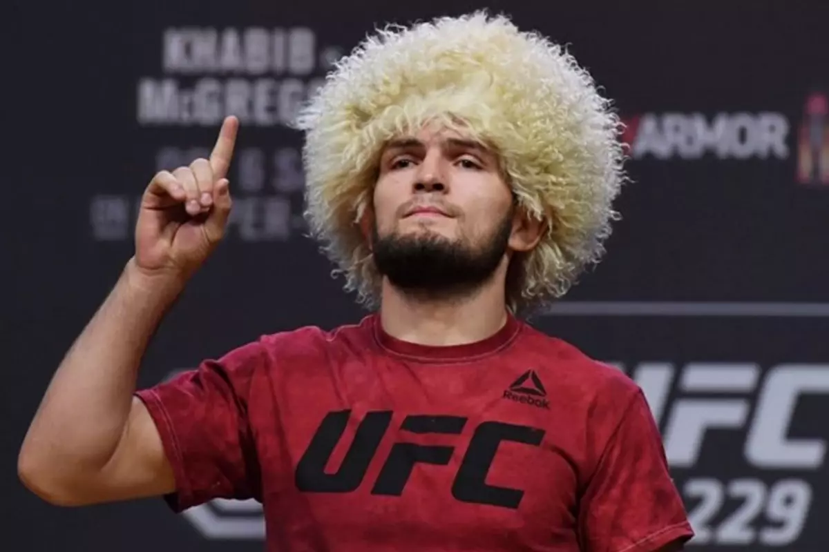 Dünyaca ünlü futbolcu MMA dövüşçüsü oldu, Khabib hemen telefona sarıldı
