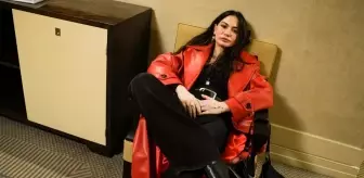 Eşref Rüya'nın Nisan'ı Demet Özdemir'den olay şarkı! Şimdi Böyle Biriymiş'in şarkı sözleri nedir?