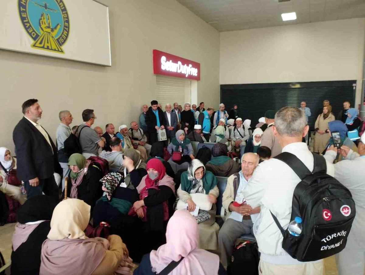 Samsun'da Hacı Adayları Kutsal Topraklara Uğurlandı