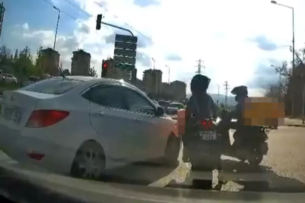 Kadın kurye darp edilen arkadaşını kafa atarak kurtardı