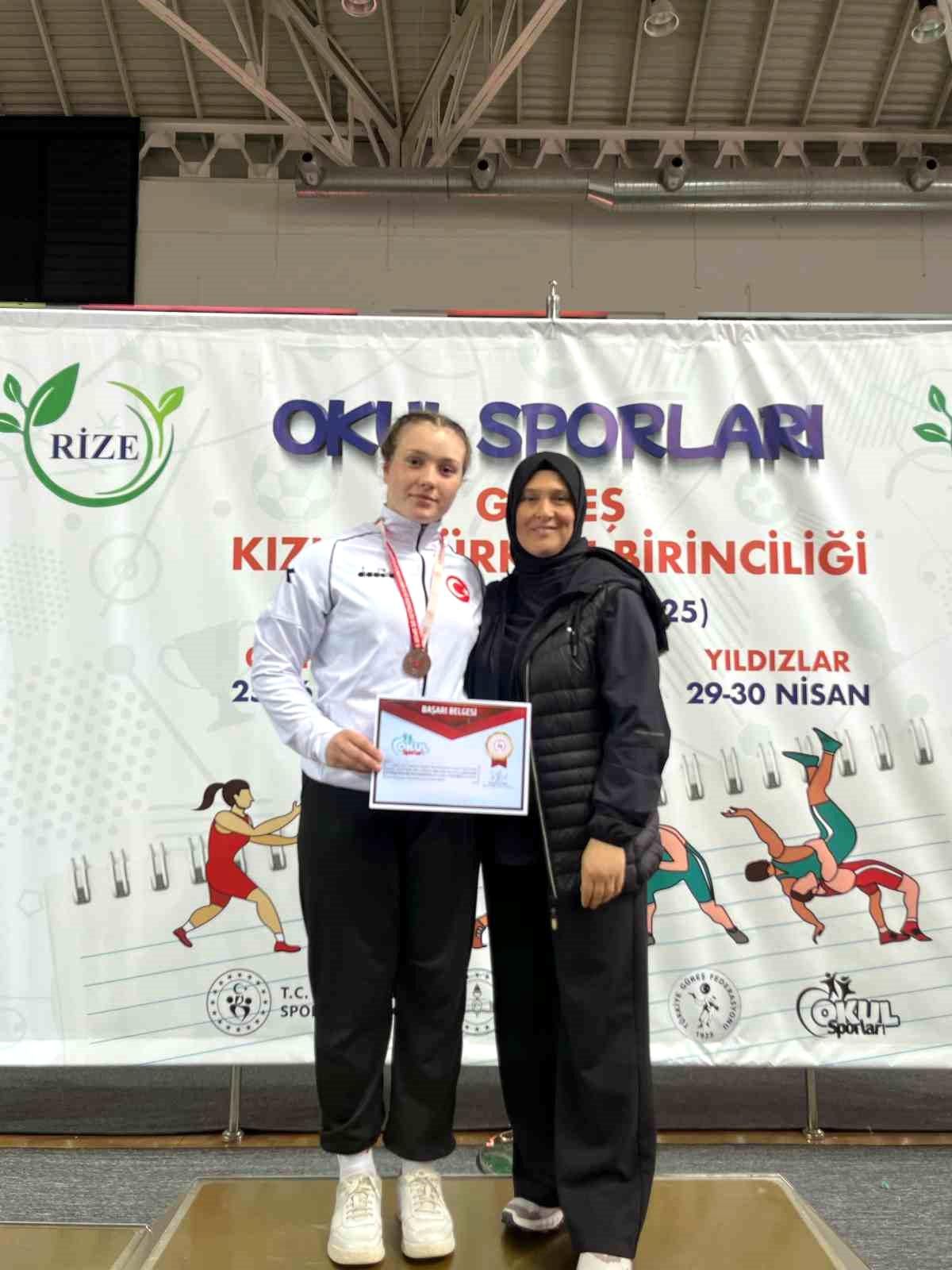 Mediha Nur Karakaya, Rize'de Türkiye Üçüncülüğünü Elde Etti