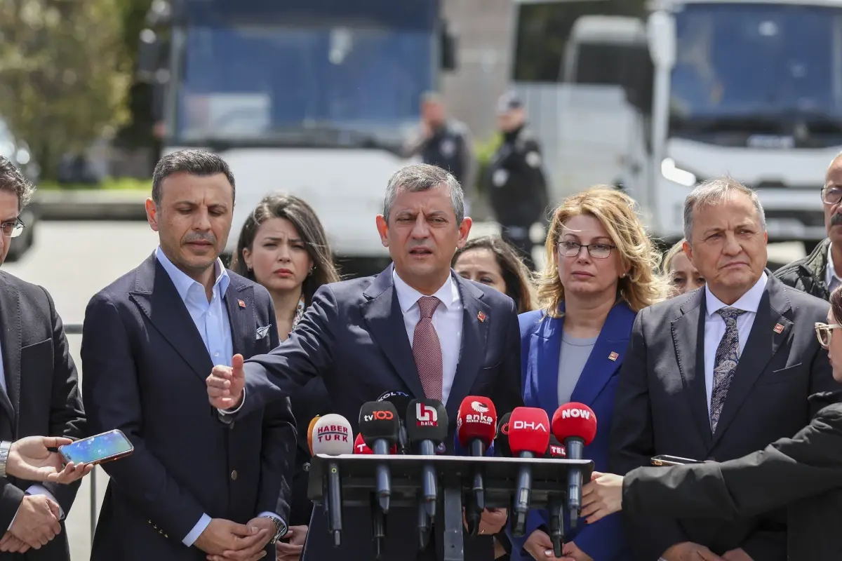 Özgür Özel: Sabırlı bir şekilde bu süreci yakından takip ediyoruz