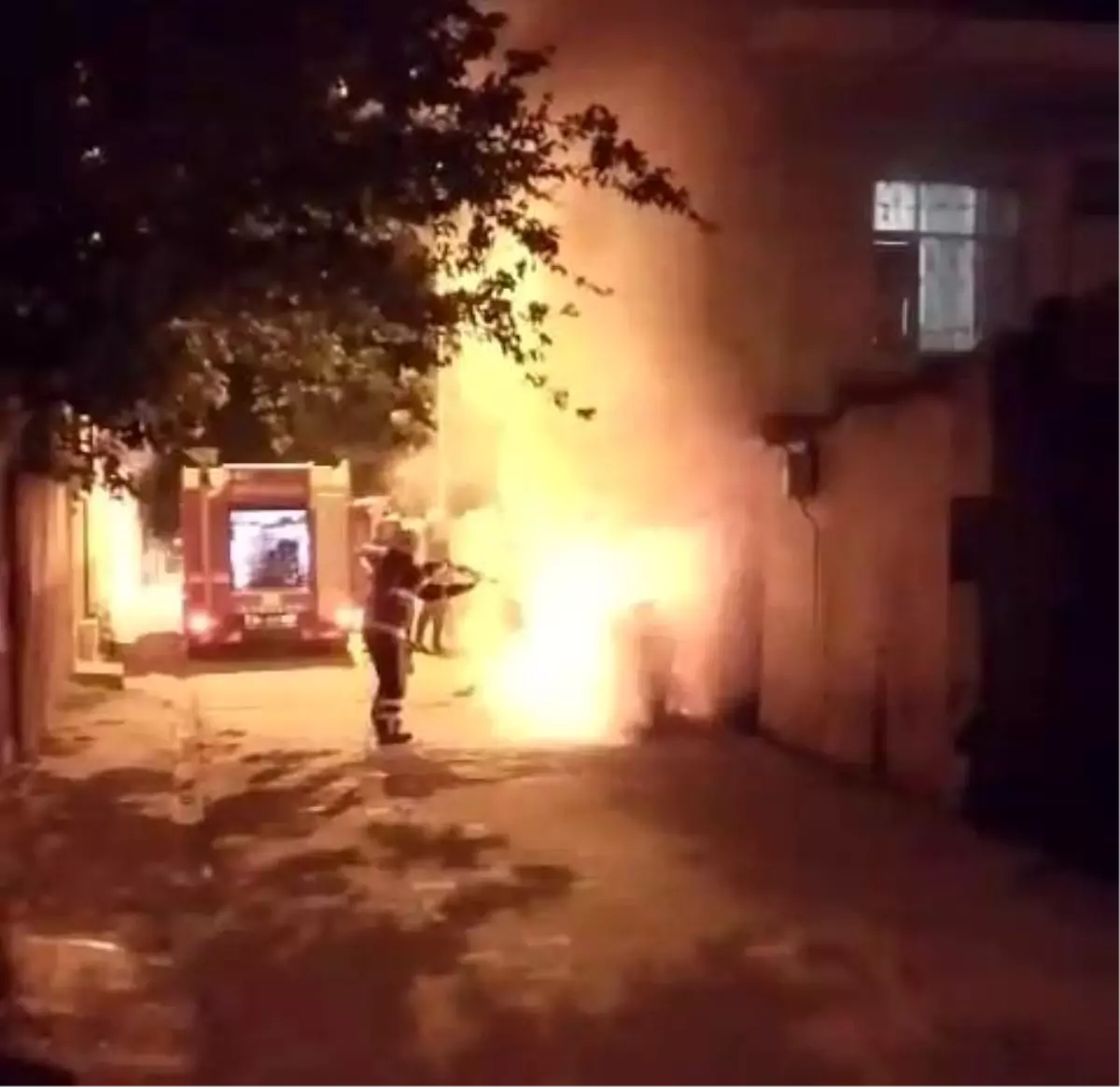 Adıyaman'da Park Halindeki Motosiklet Yandı