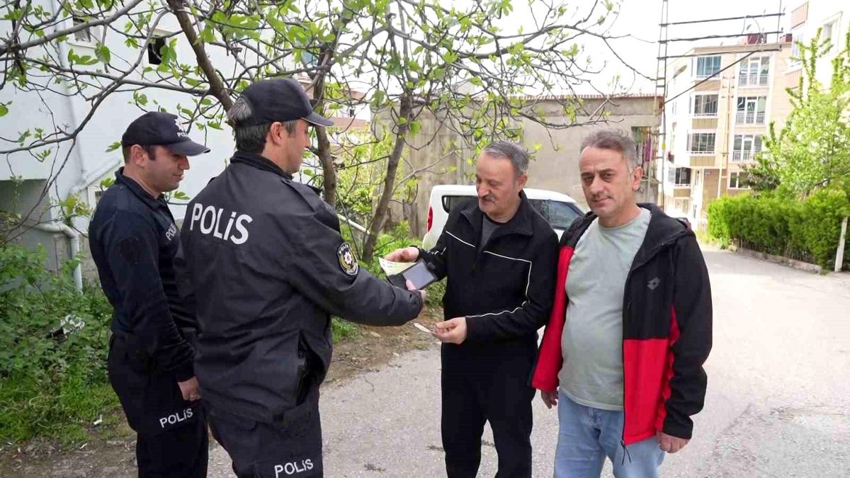 Samsun'da Bulunan Dolar Dolu Cüzdan Sahibine Teslim Edildi