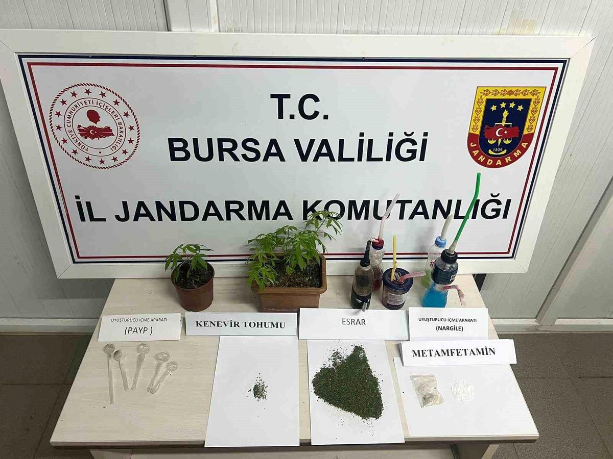 Bursa'da Uyuşturucu Partisi Yaparken 8 Kişi Yakalandı