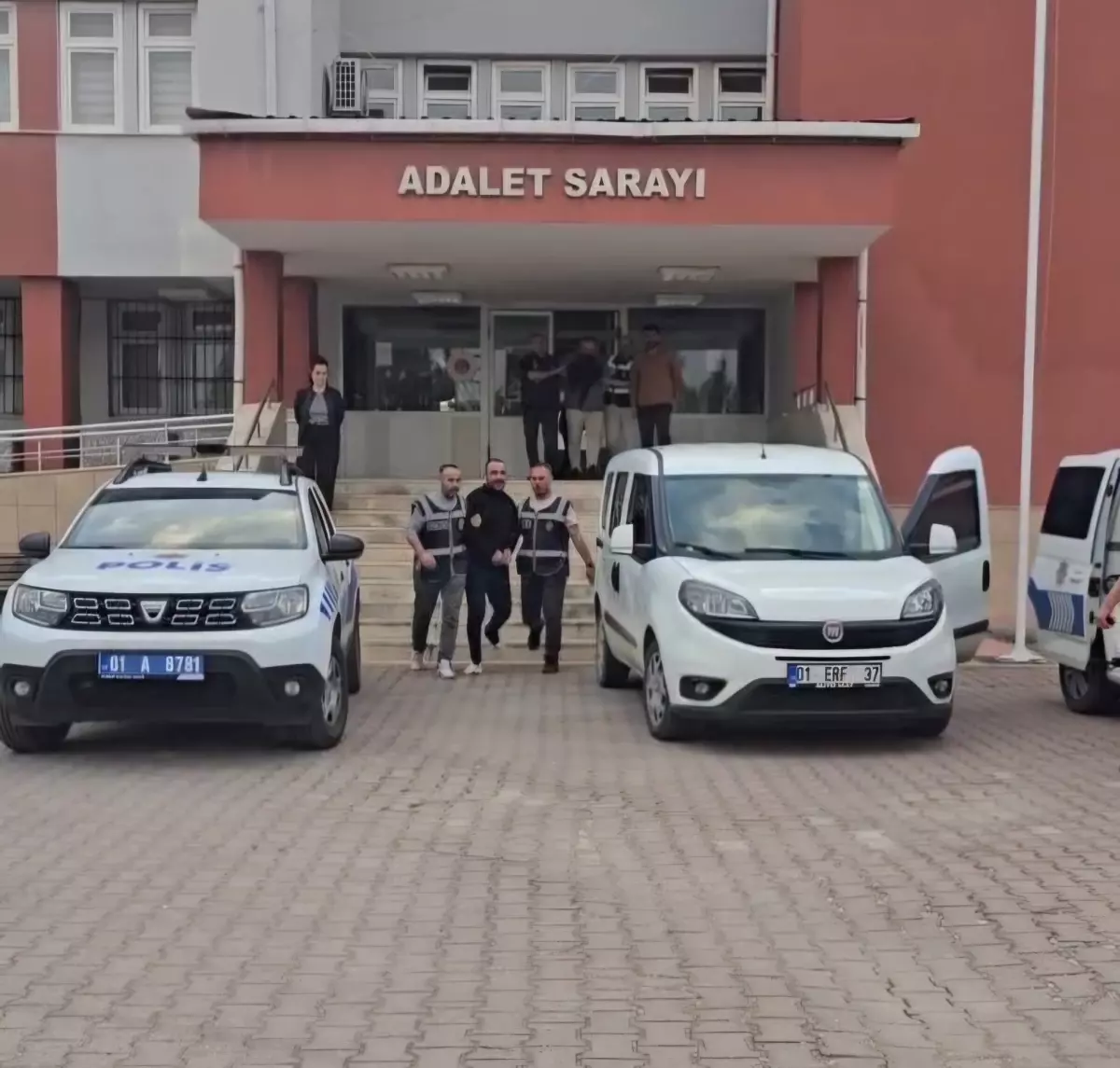 Uyuşturucu Satışı Yapan 3 Şüpheli Tutuklandı