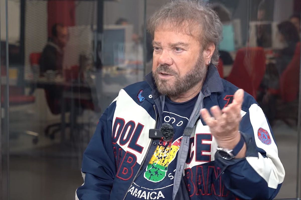 Atilla Atasoy: Evde çırılçıplak dolaşırım, depreme de öyle yakalandım
