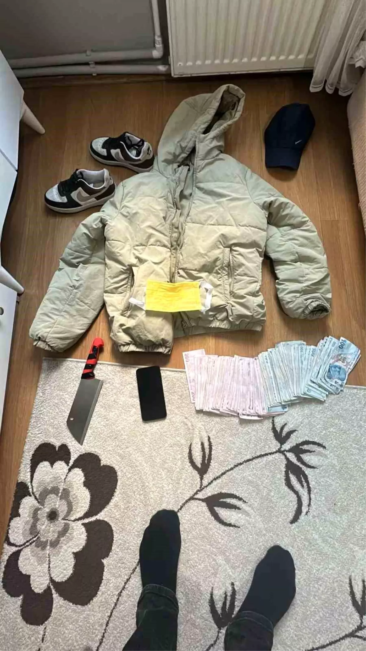 Bağcılar'da Markette Bıçaklı Soygun: Hırsız Yakalandı