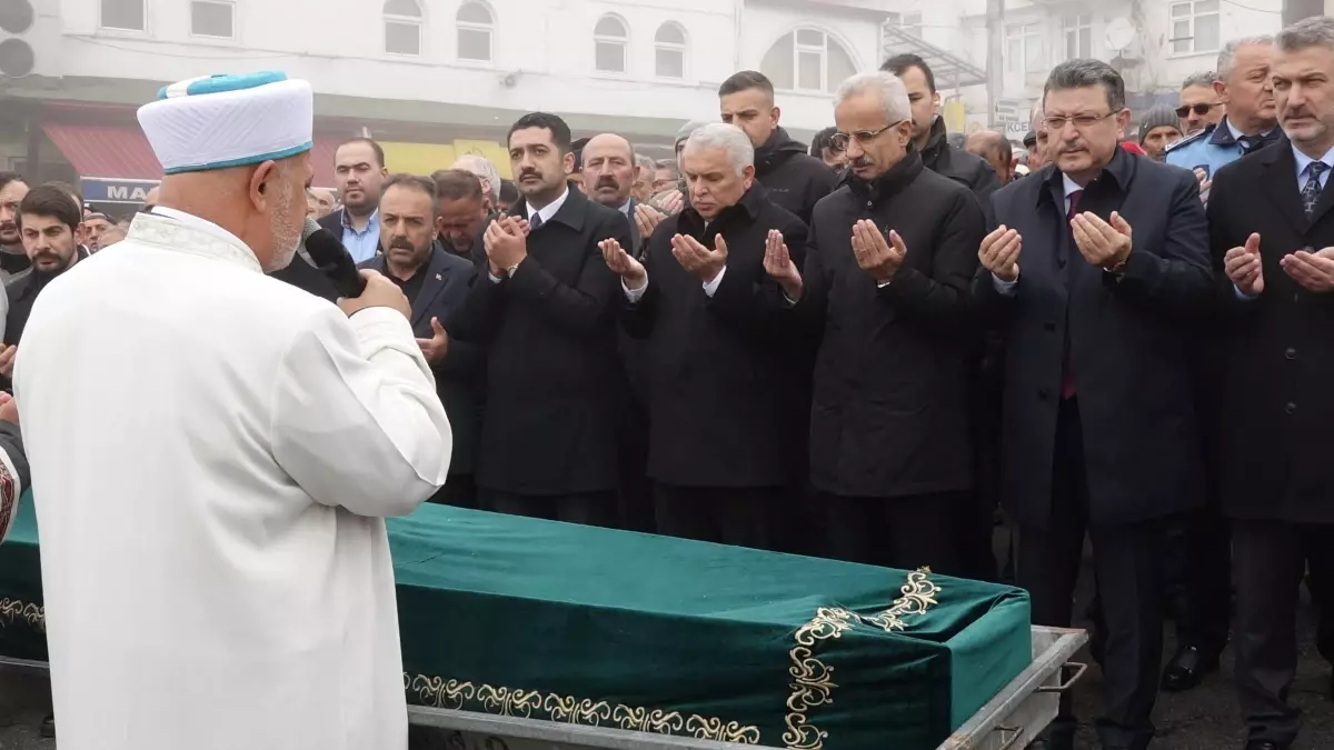 Bakan Uraloğlu, Hala Eşinin Cenaze Törenine Katıldı