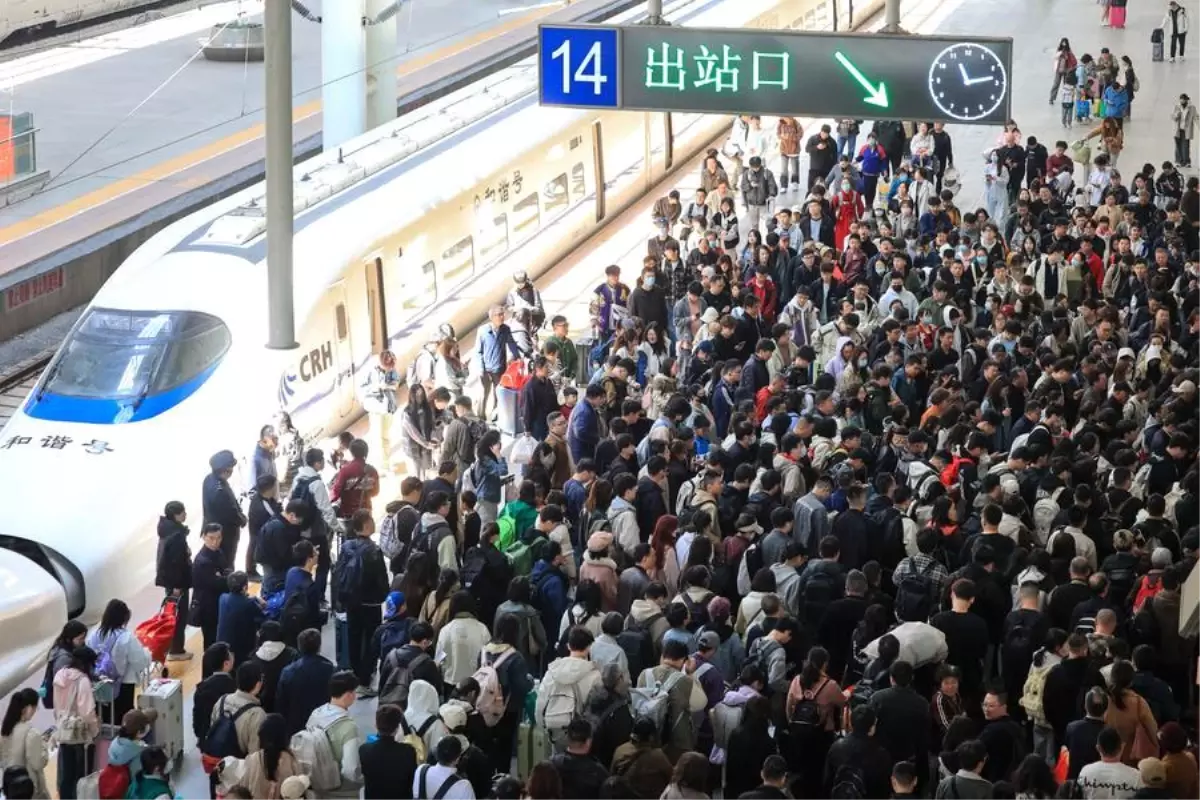 Çin'de İşçi Bayramı'nda 144 Milyon Tren Seyahati Bekleniyor